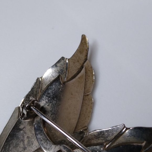 Vintage Metal Feather Brooch - Picture 13 of 16